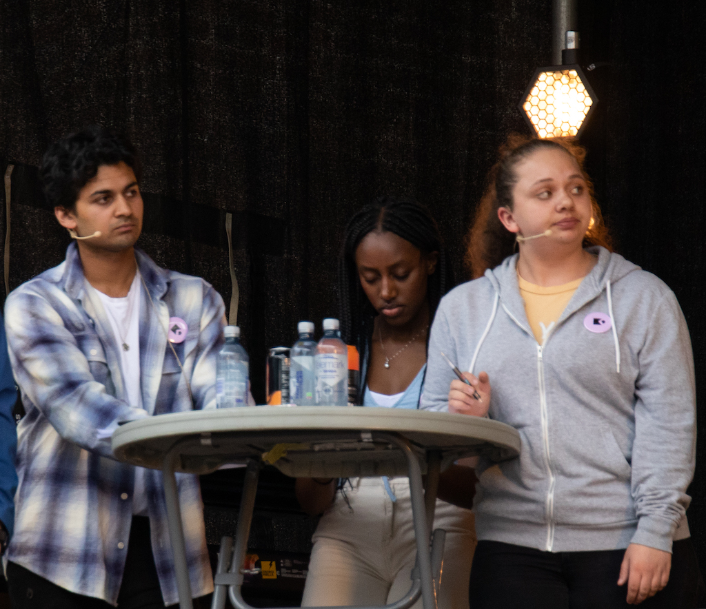 Rian Adam Sadiq, Joy Munyeshyaka og Linett Steen fra Drammen ungdomsråd under Ung kulturytring 2021. Foto: Drammen kommune